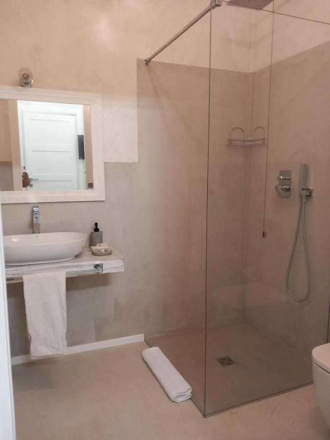 Flower Rooms Каляри Екстериор снимка